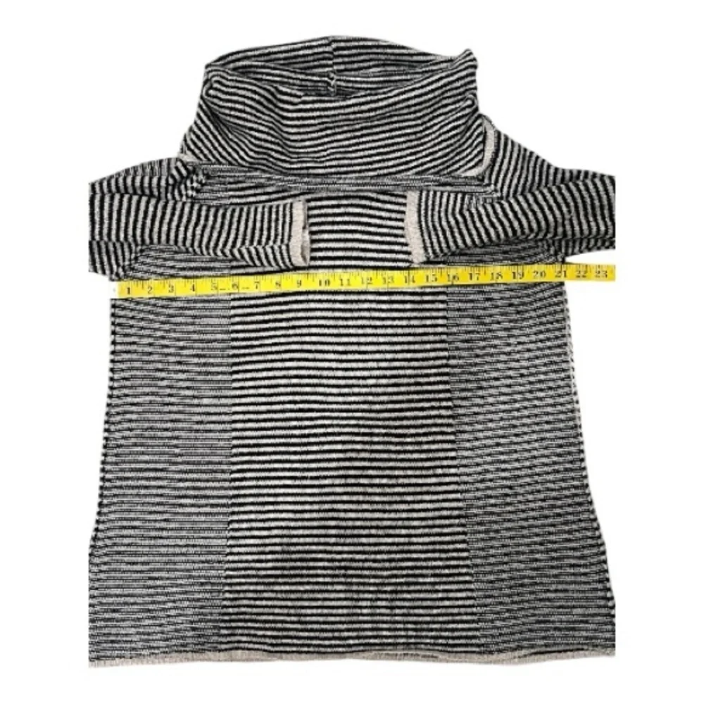 The Nines Elegant Black and Cream Striped Crowl Neck Sweater Size M